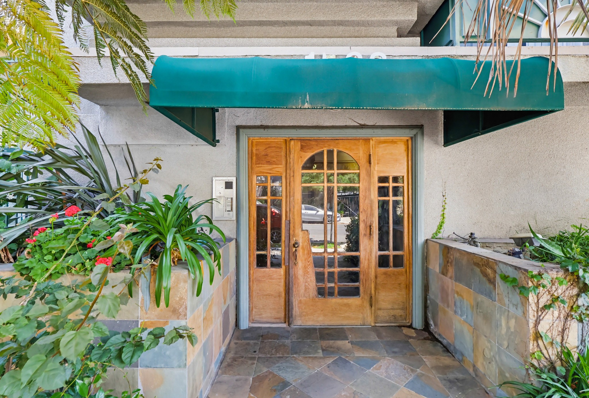 Virtual tour photo 8 of 87 for 1538 Stoner Ave APT 303