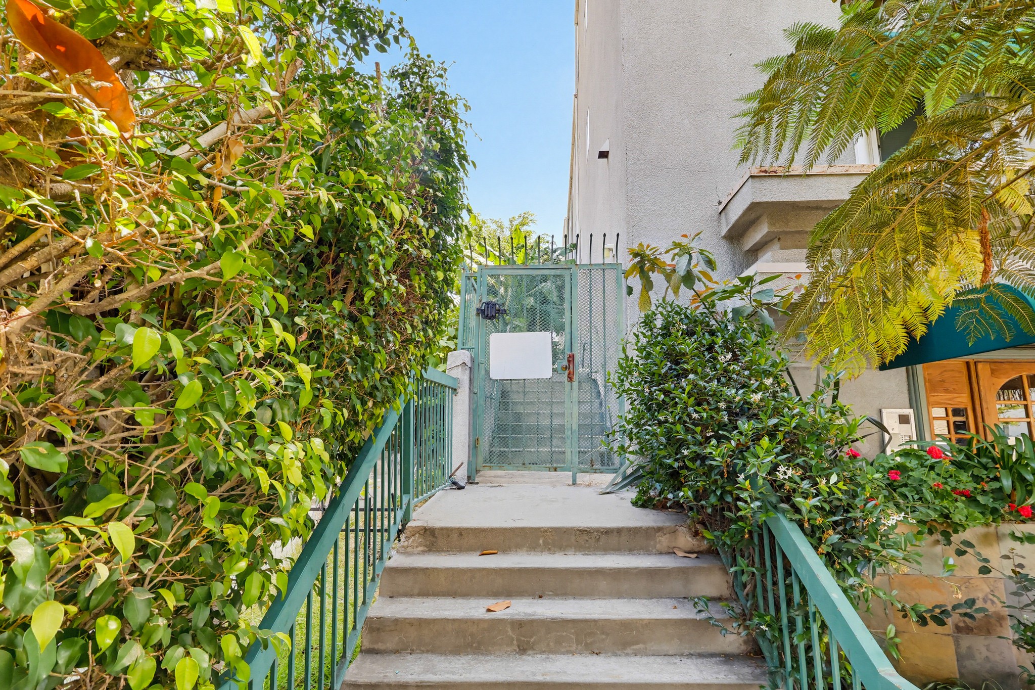 Virtual tour photo 85 of 87 for 1538 Stoner Ave APT 303