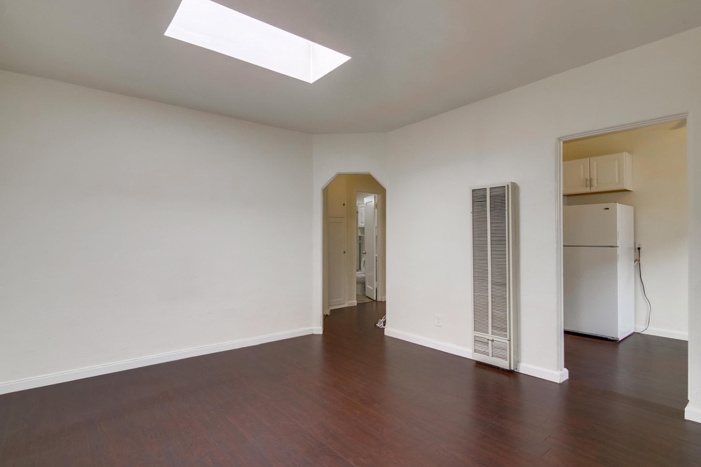 Virtual tour photo 9 of 25 for 1542 Pacific Beach Dr #1544