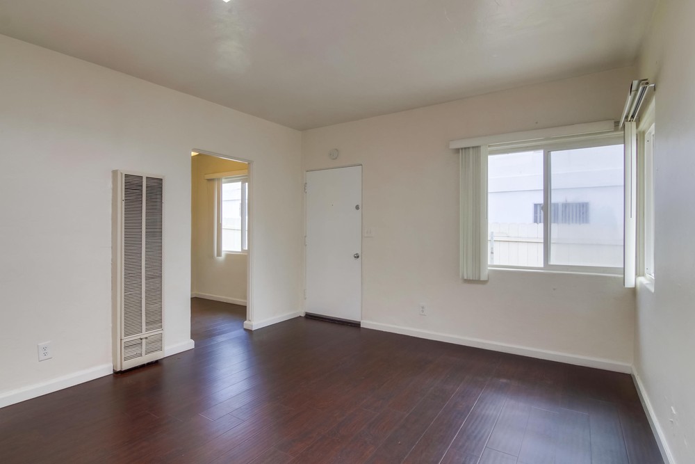 Virtual tour photo 10 of 25 for 1542 Pacific Beach Dr #1544