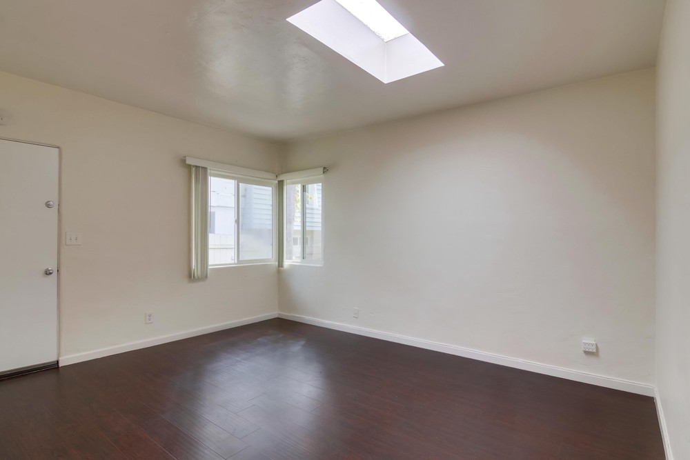Virtual tour photo 11 of 25 for 1542 Pacific Beach Dr #1544