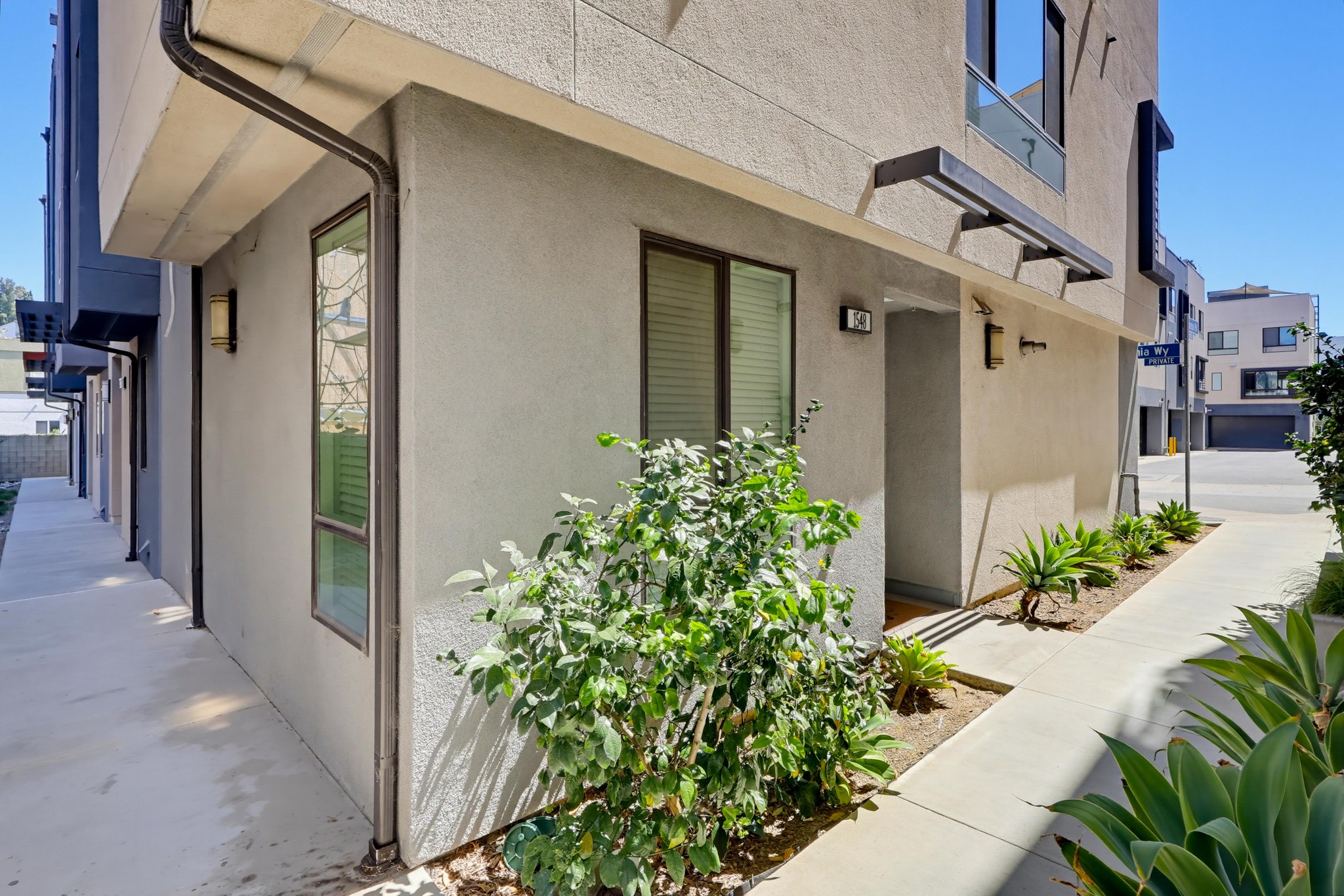 Virtual tour photo 1 of 78 for 1546 Chia Wy