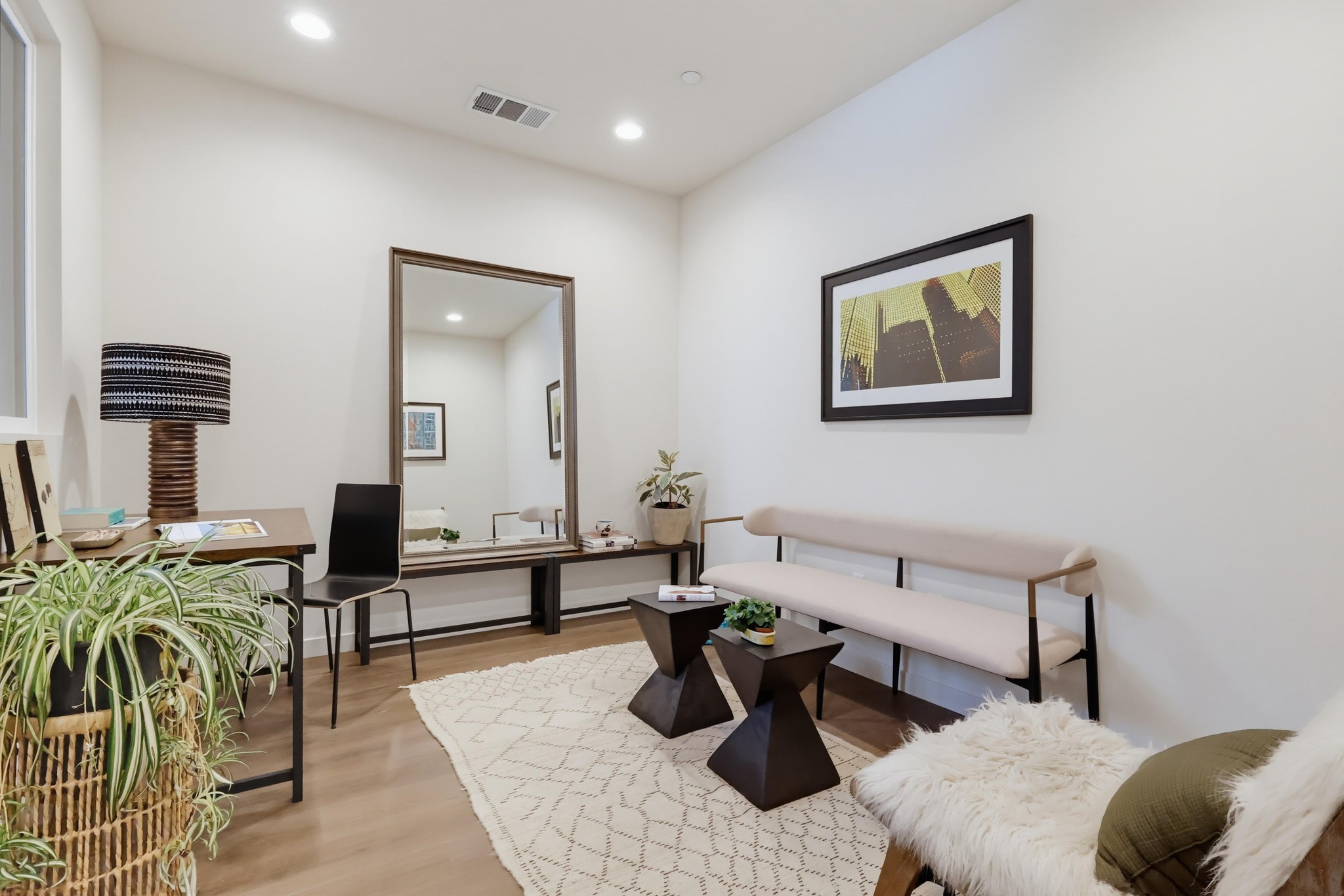 Virtual tour photo 8 of 78 for 1546 Chia Wy