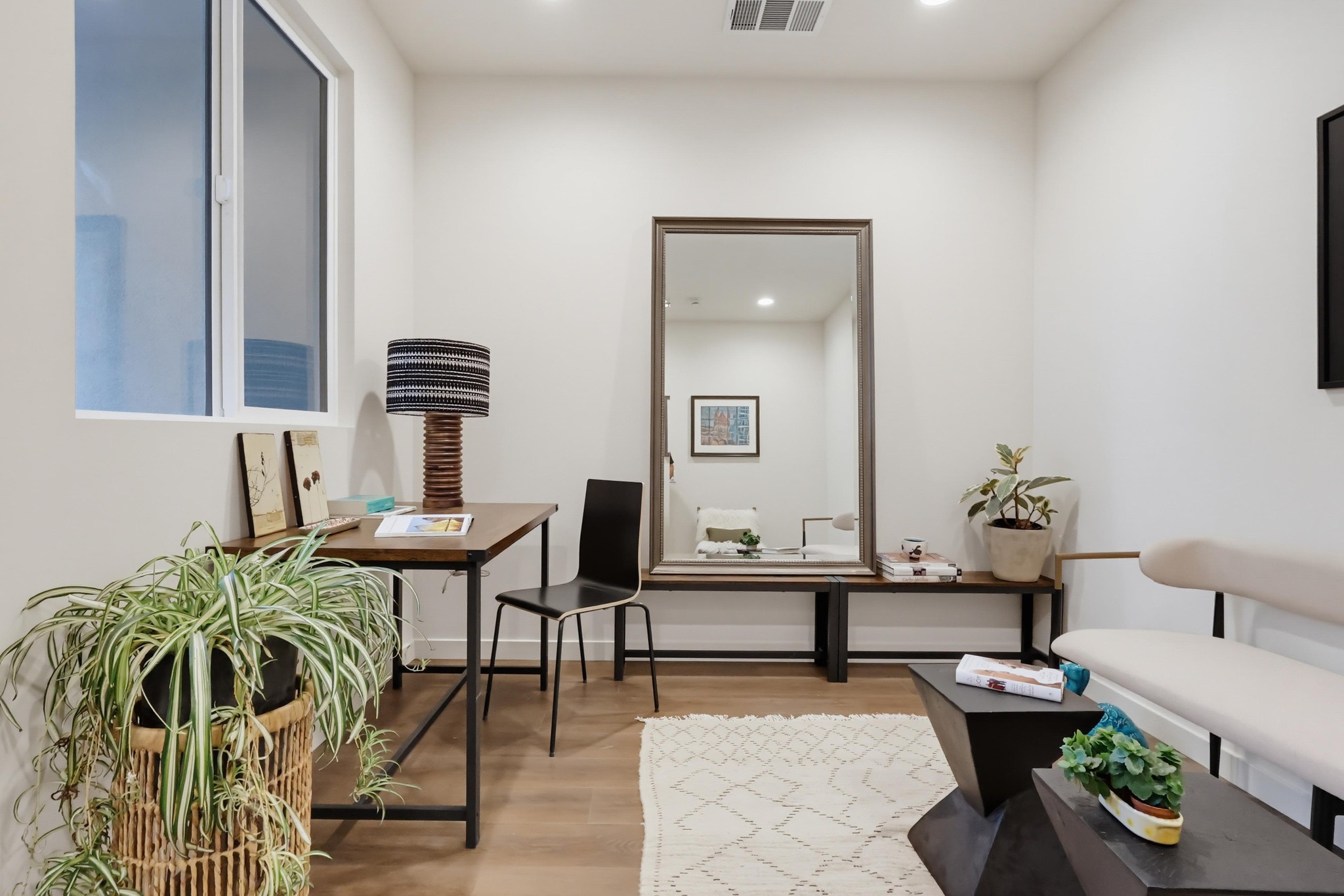 Virtual tour photo 9 of 78 for 1546 Chia Wy