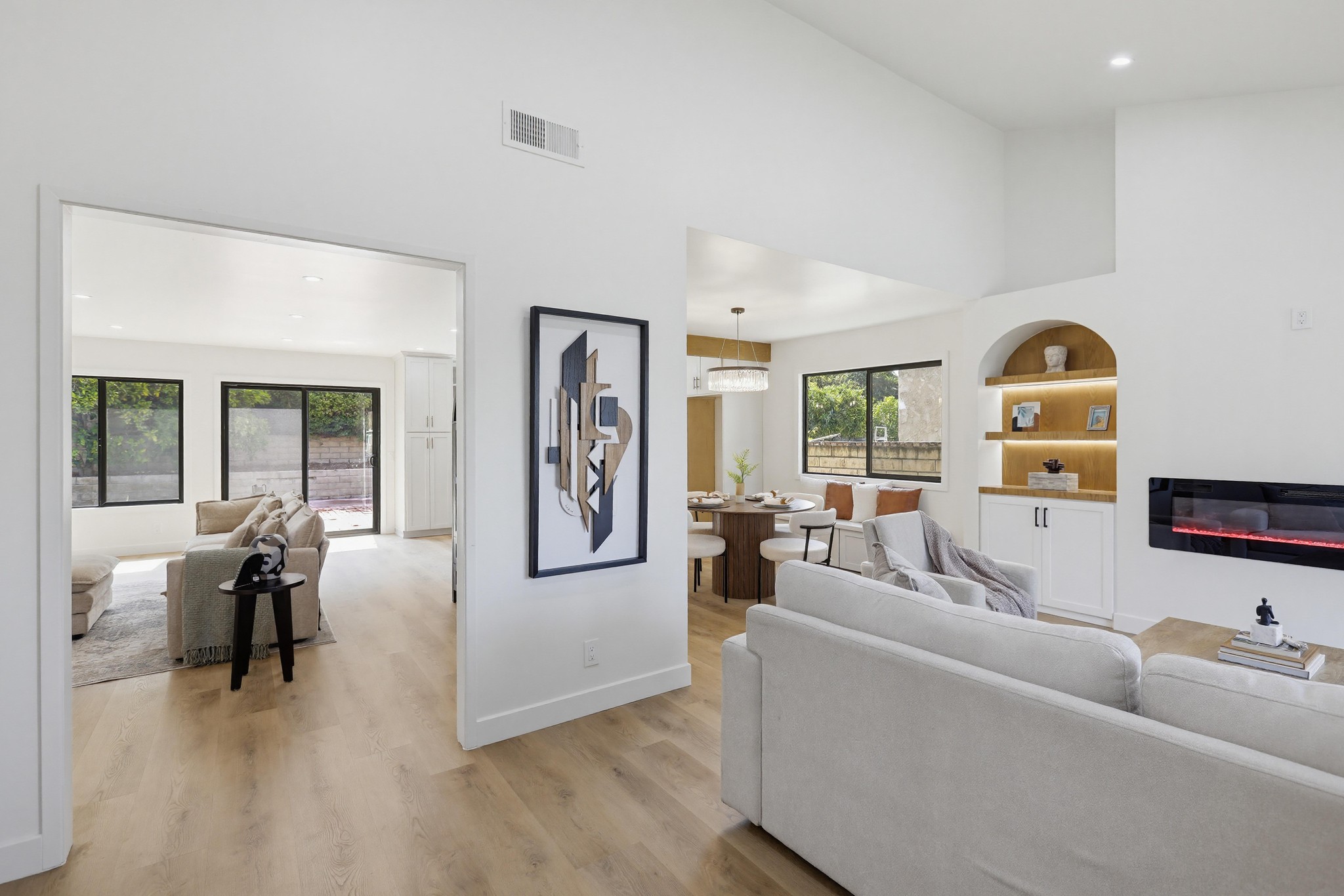 Virtual tour photo 8 of 73 for 155 S Lincoln St