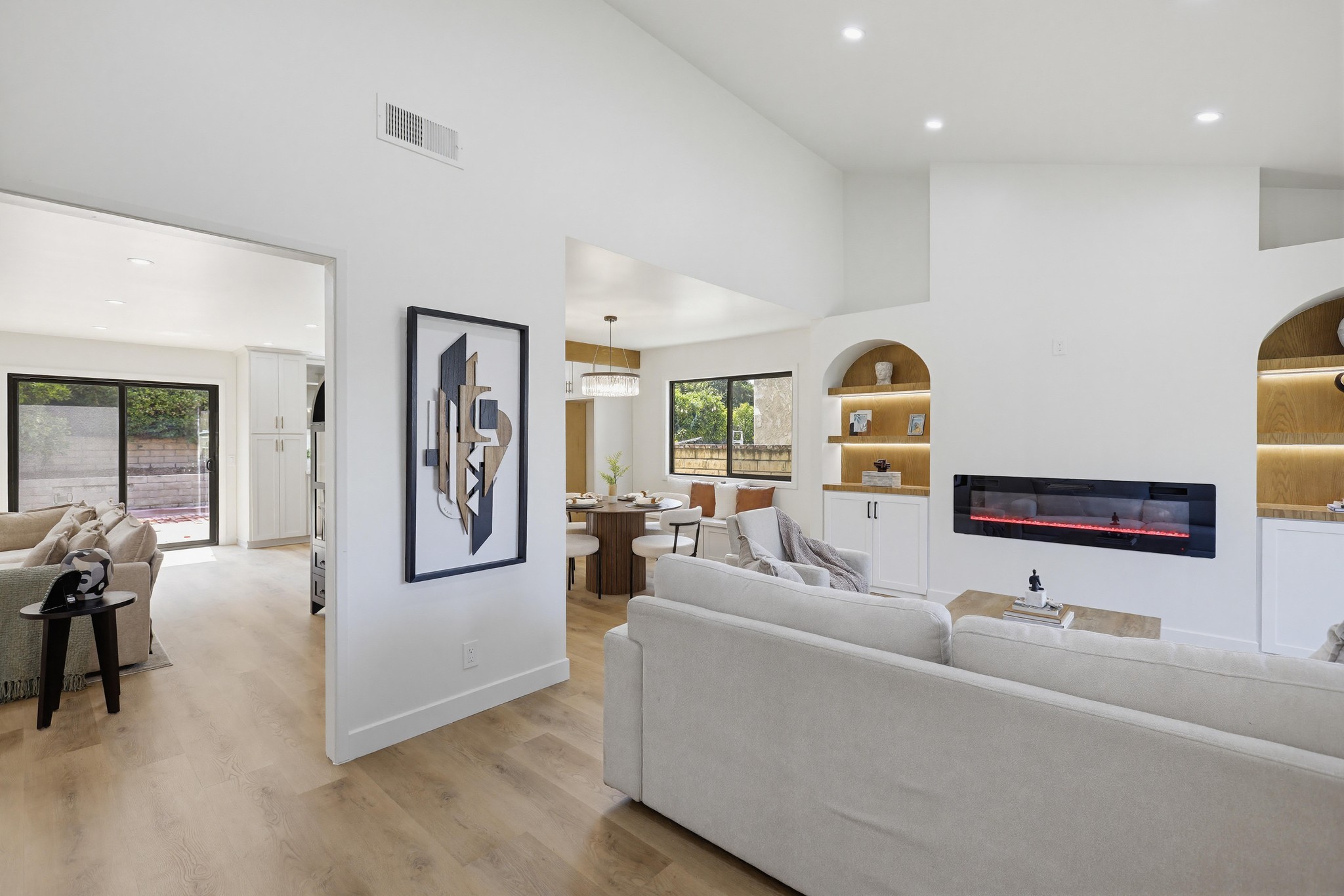 Virtual tour photo 9 of 73 for 155 S Lincoln St