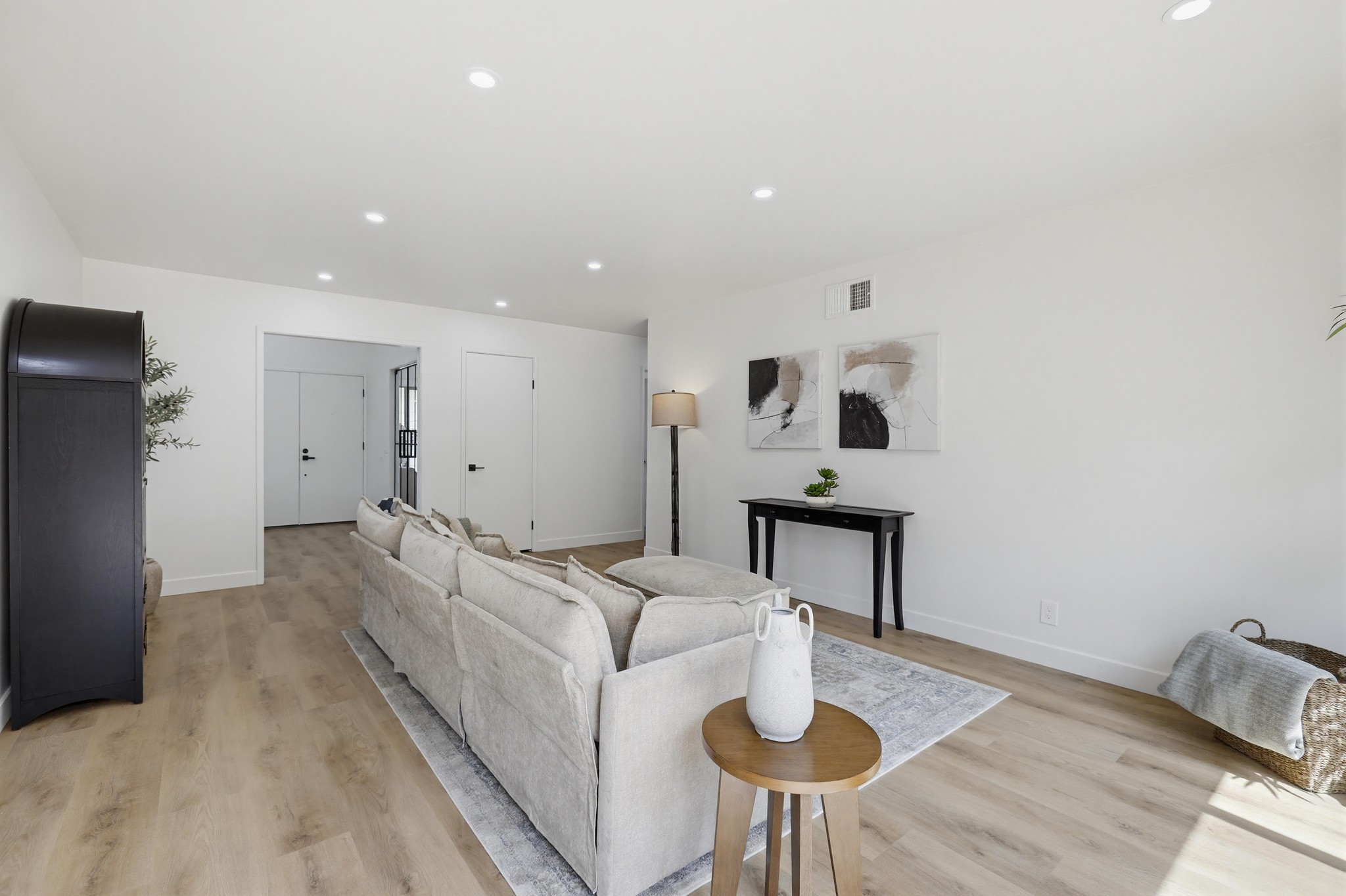 Virtual tour photo 39 of 73 for 155 S Lincoln St