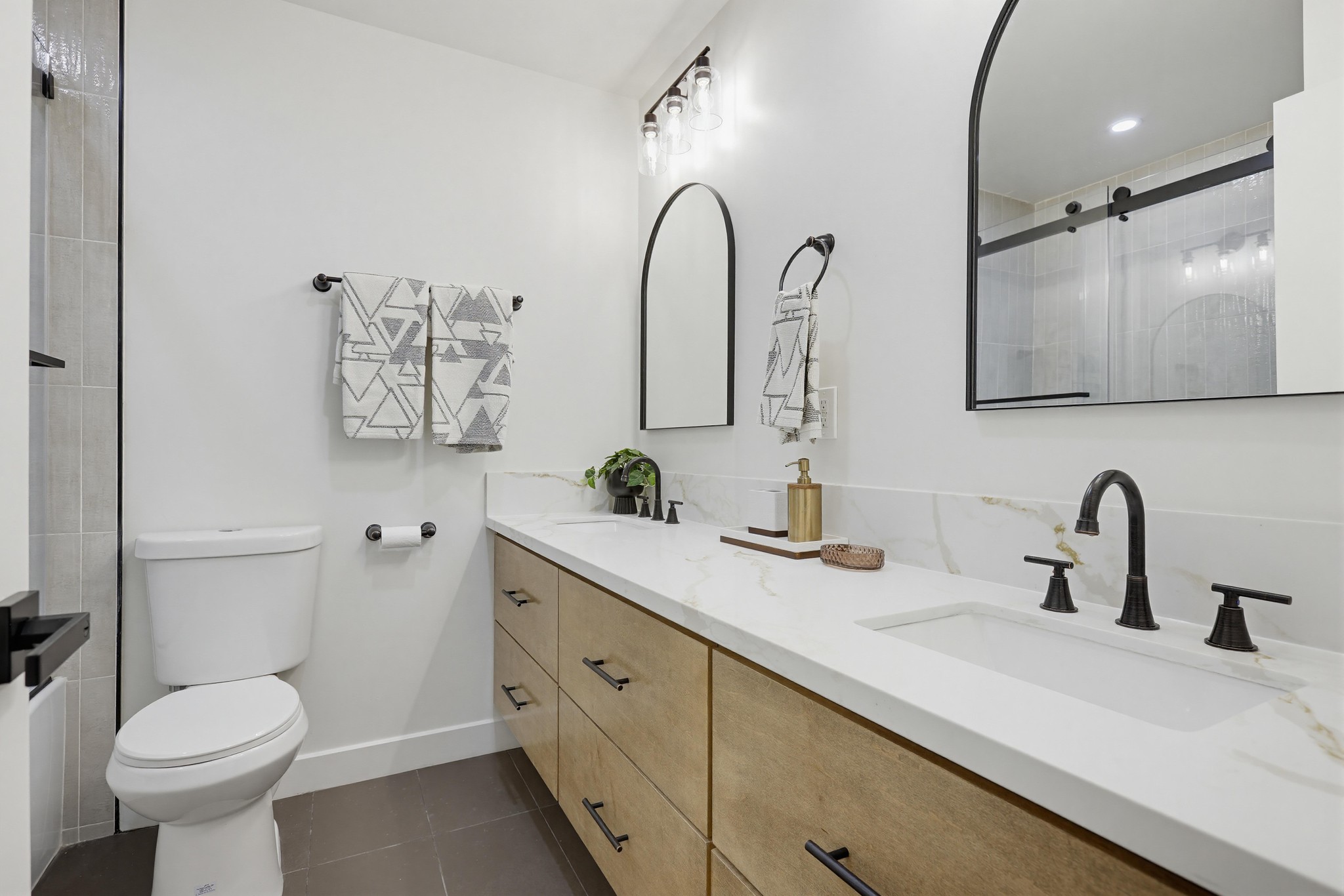 Virtual tour photo 58 of 73 for 155 S Lincoln St