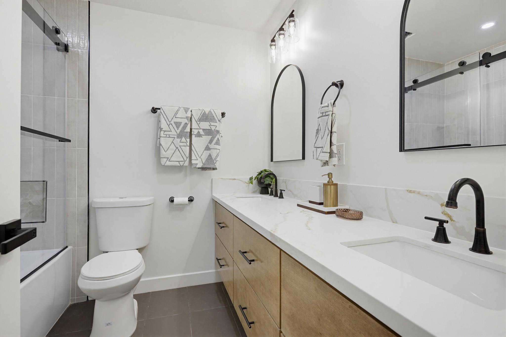 Virtual tour photo 59 of 73 for 155 S Lincoln St