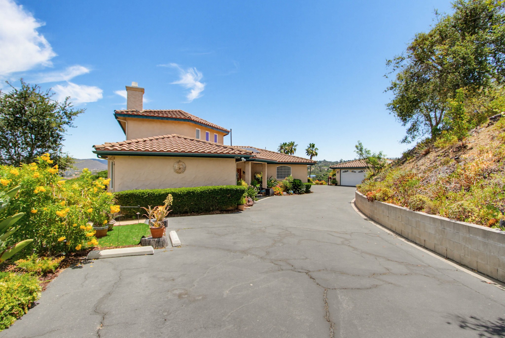 Virtual tour photo 3 of 73 for 1550 Knoll Park Ln