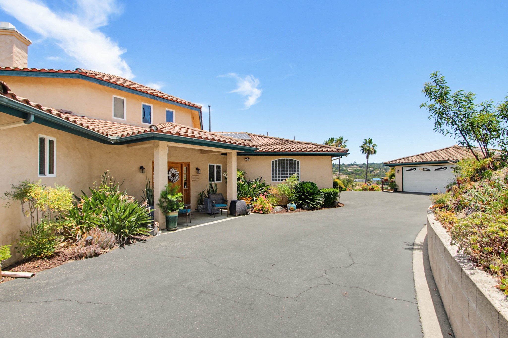 Virtual tour photo 5 of 73 for 1550 Knoll Park Ln