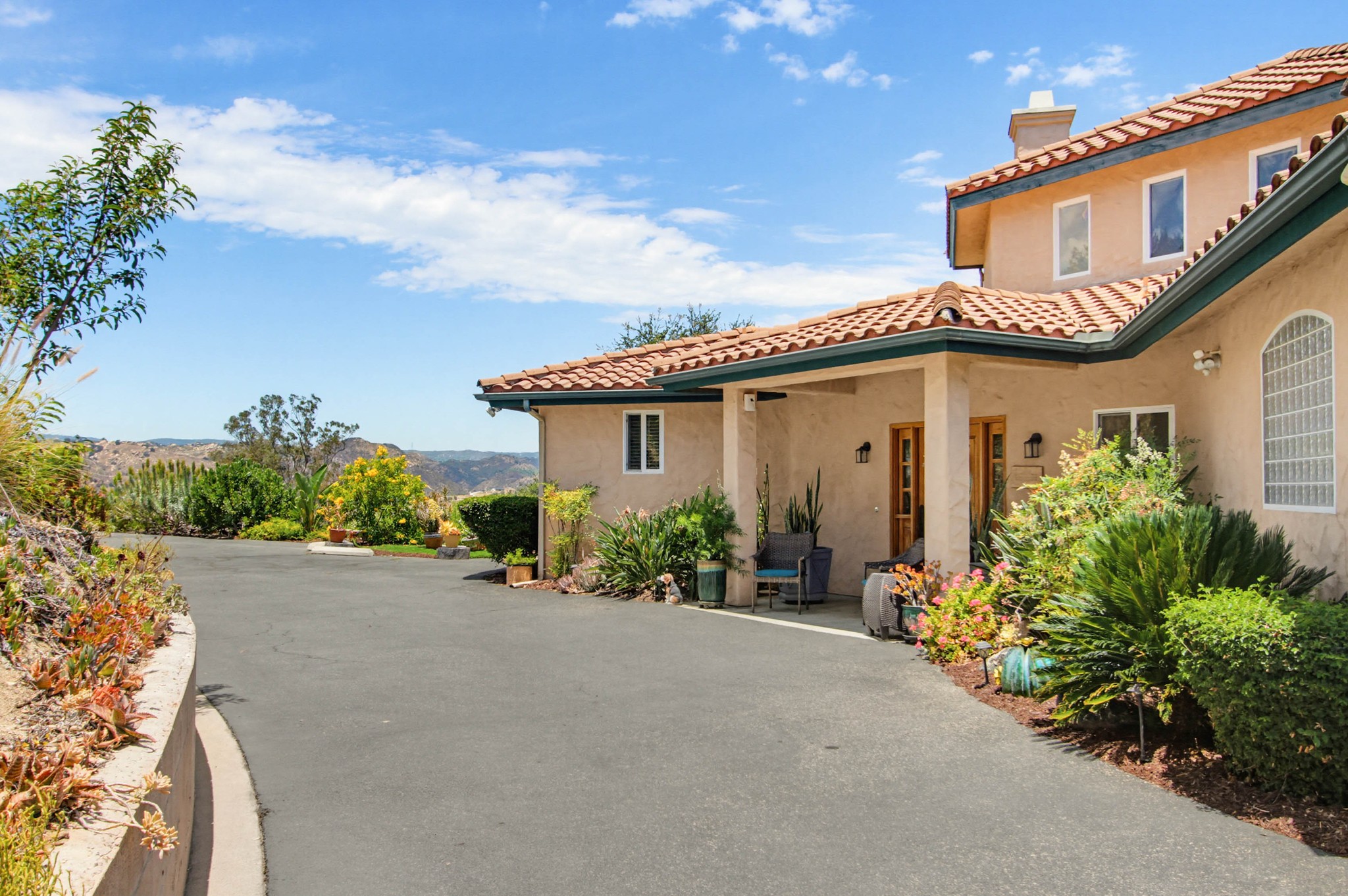 Virtual tour photo 7 of 73 for 1550 Knoll Park Ln