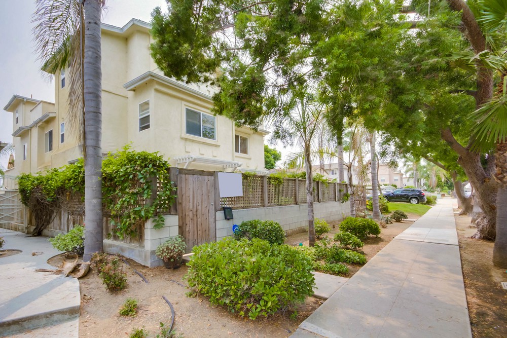 Virtual tour photo 1 of 59 for 1551 Felspar St