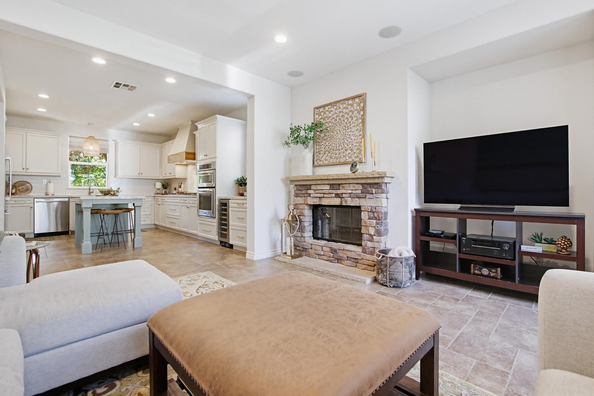 Virtual tour photo 23 of 55 for 15532 Paseo Del Sur