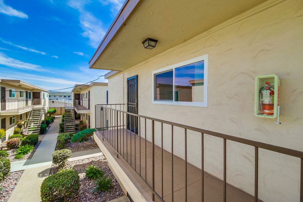 Virtual tour photo 3 of 68 for 1560 Coronado Ave