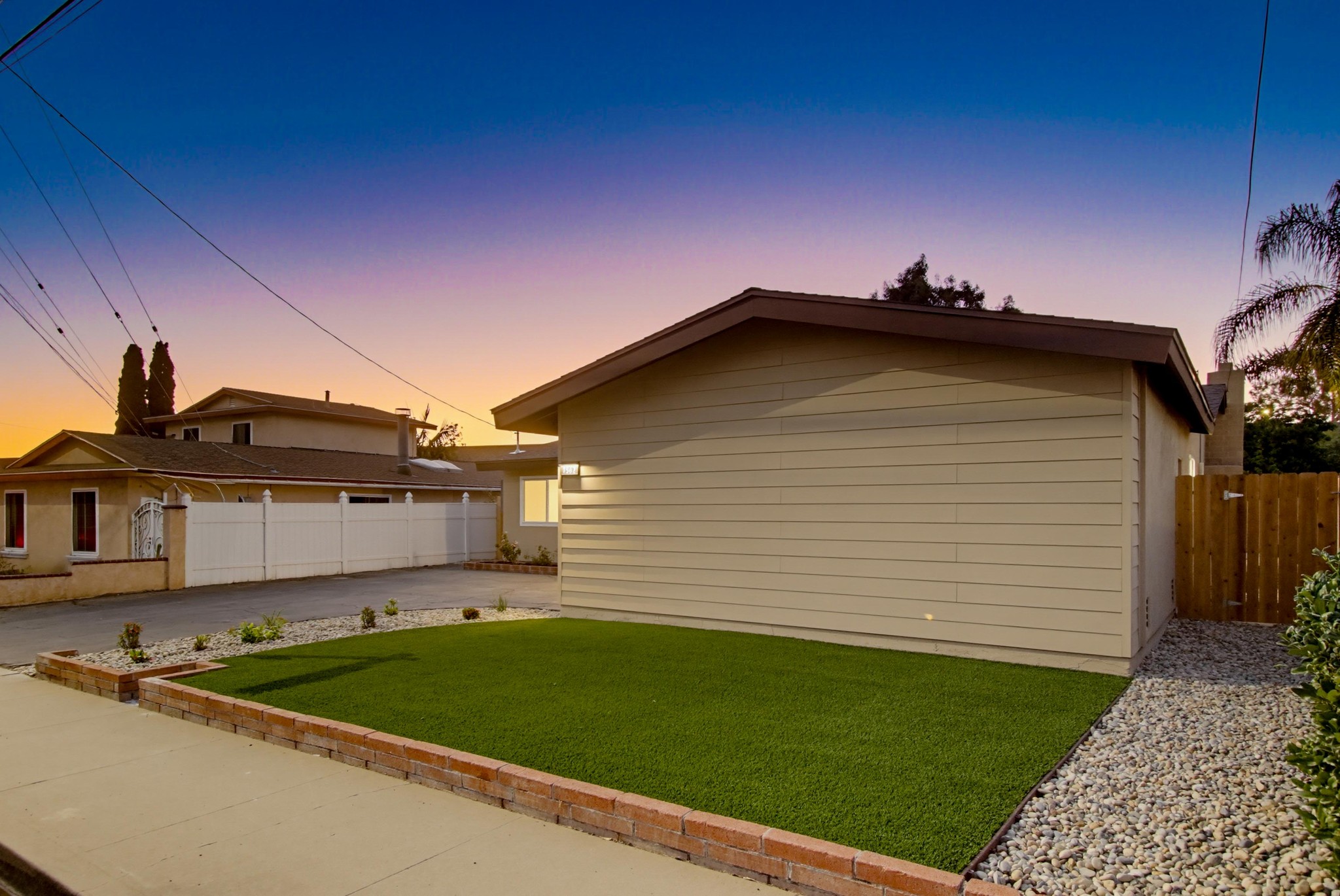 Virtual tour photo 4 of 63 for 1562 Oleander Ave