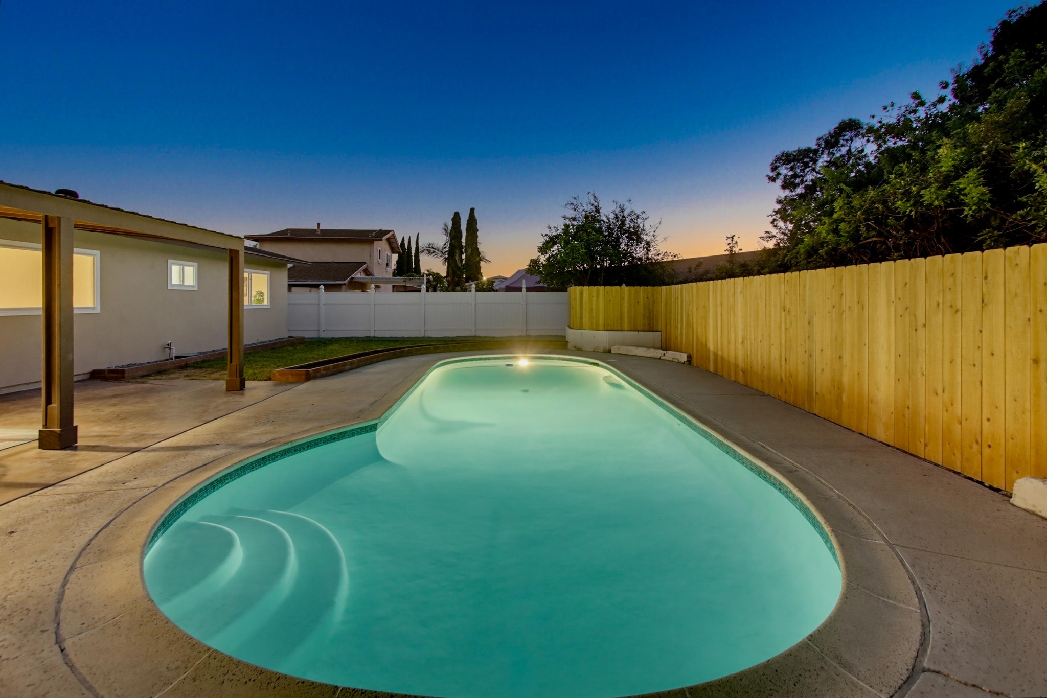 Virtual tour photo 10 of 63 for 1562 Oleander Ave