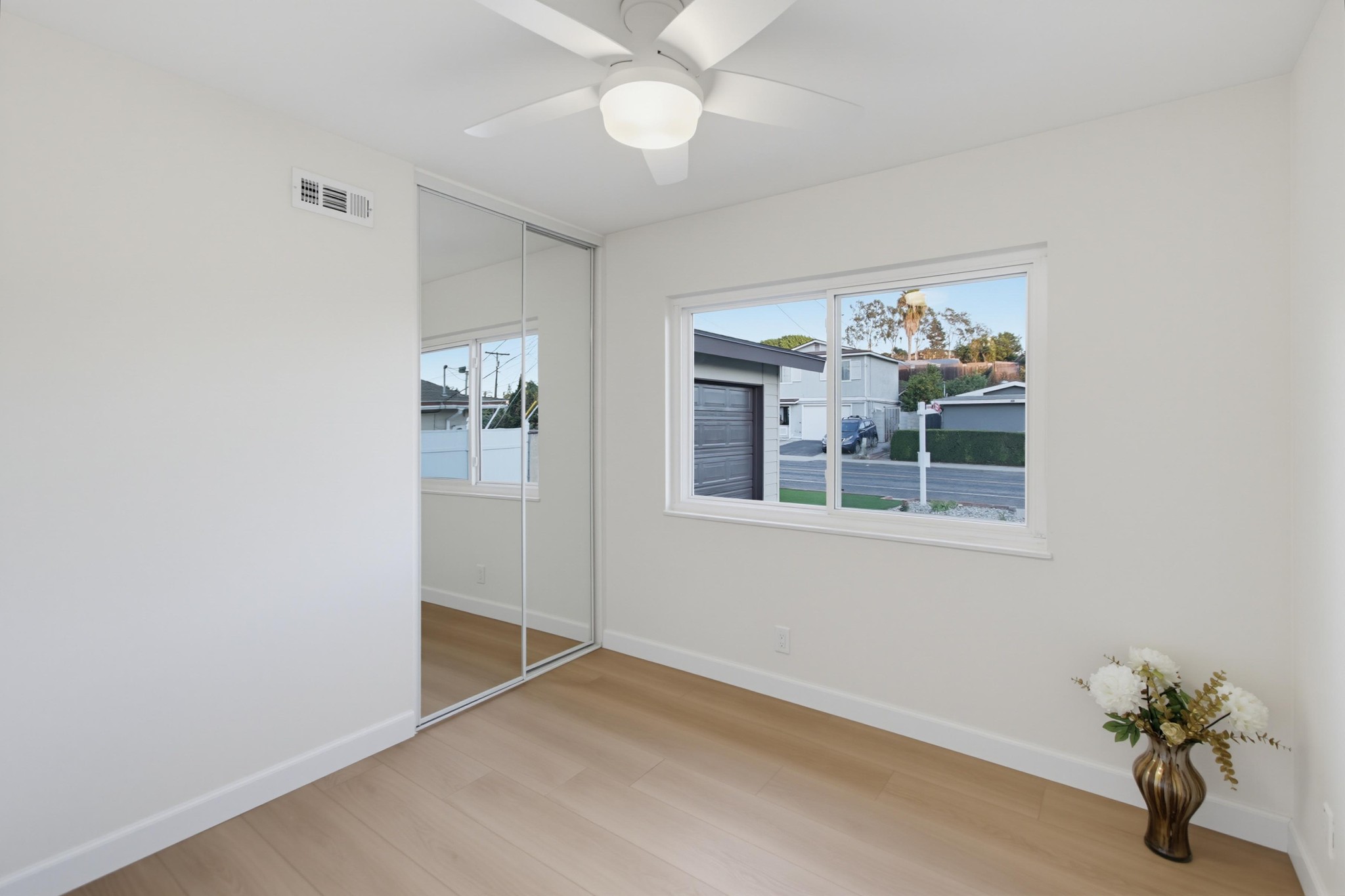 Virtual tour photo 38 of 63 for 1562 Oleander Ave