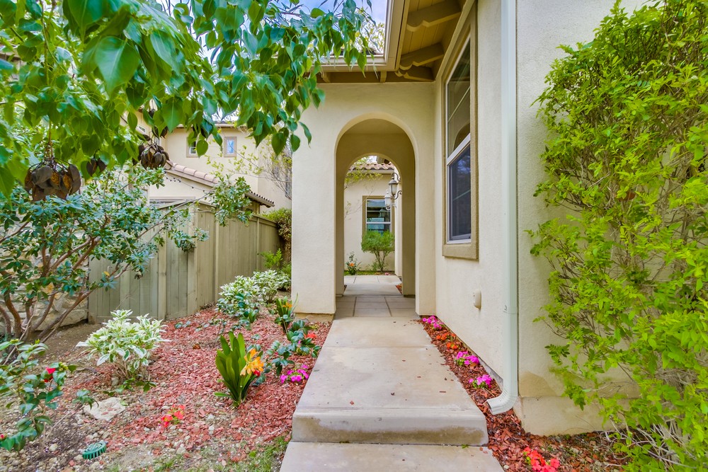 Virtual tour photo 4 of 45 for 15674 New Park Terrace