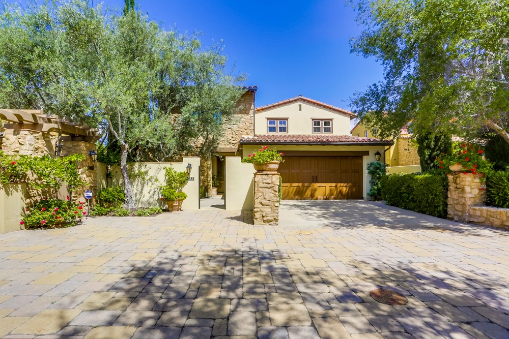 Virtual tour photo 1 of 71 for 15688 Beltaire Ln