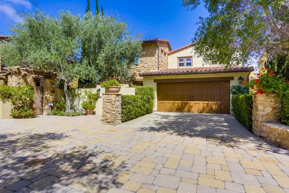 Virtual tour photo 3 of 71 for 15688 Beltaire Ln
