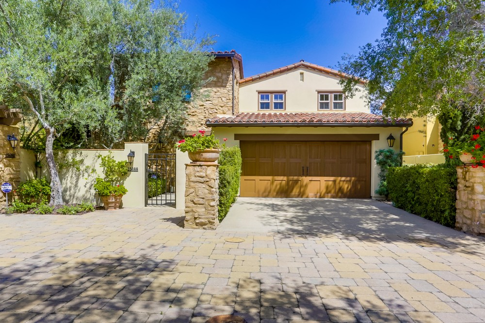 Virtual tour photo 4 of 71 for 15688 Beltaire Ln