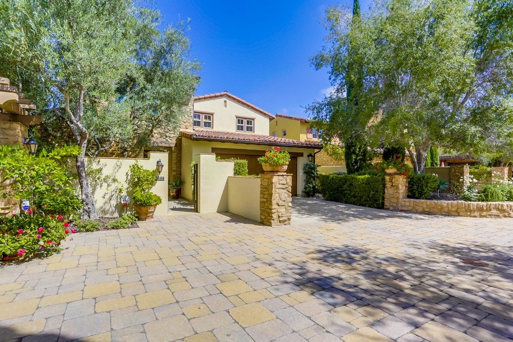 Virtual tour photo 5 of 71 for 15688 Beltaire Ln