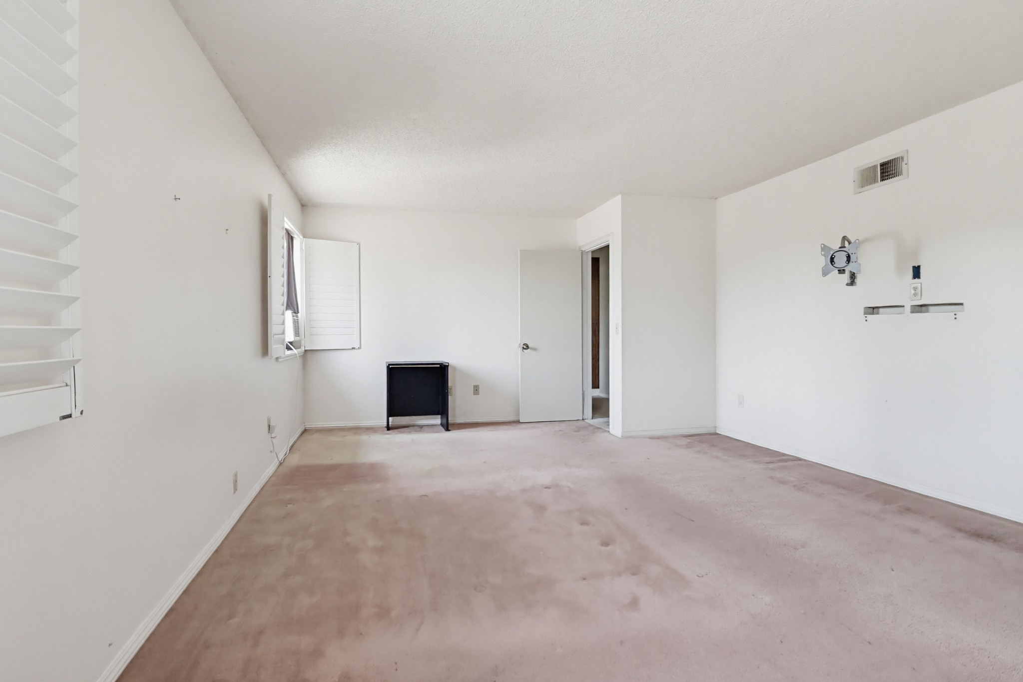 Virtual tour photo 22 of 45 for 1572 Antoine Dr