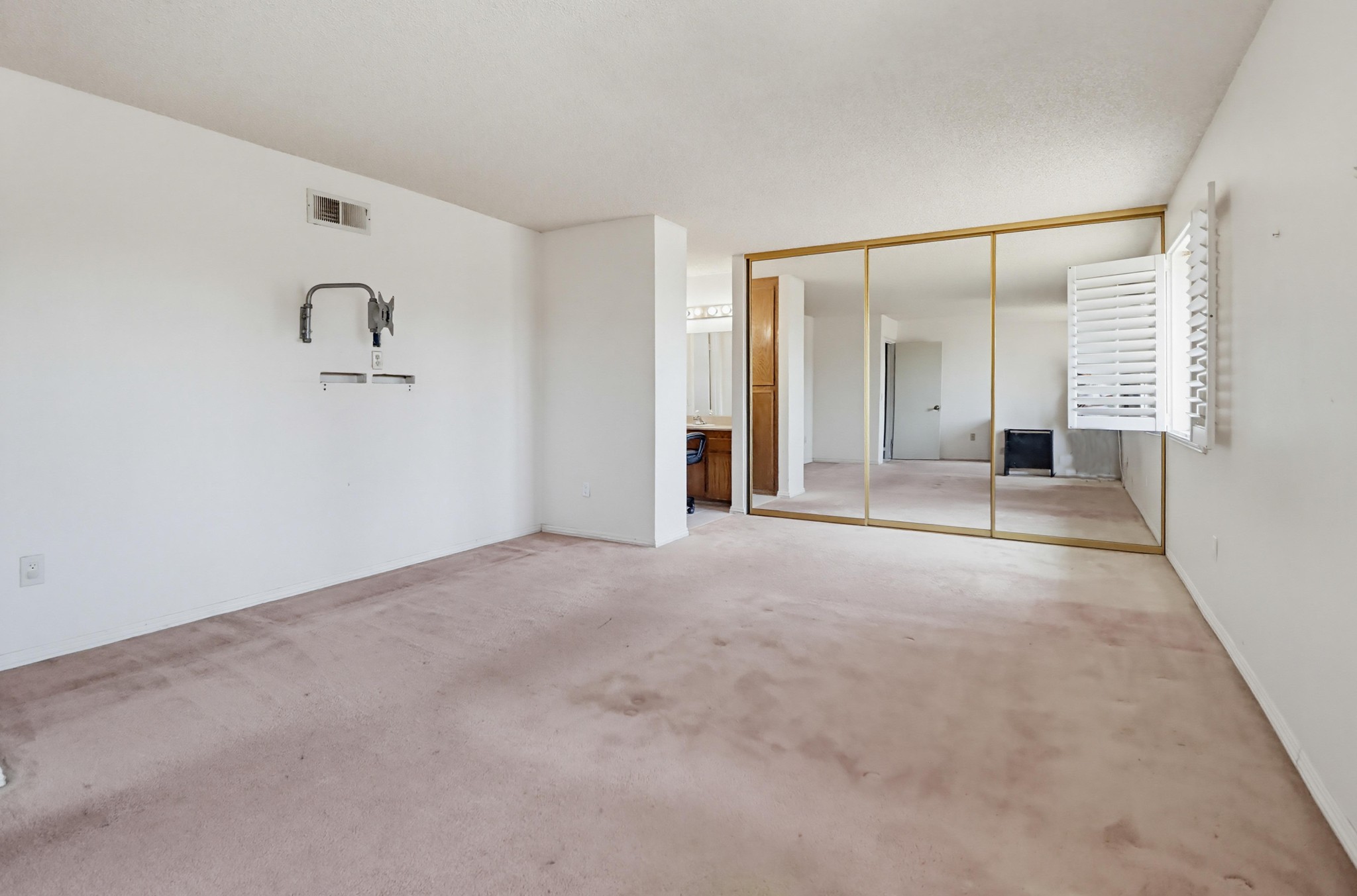 Virtual tour photo 23 of 45 for 1572 Antoine Dr