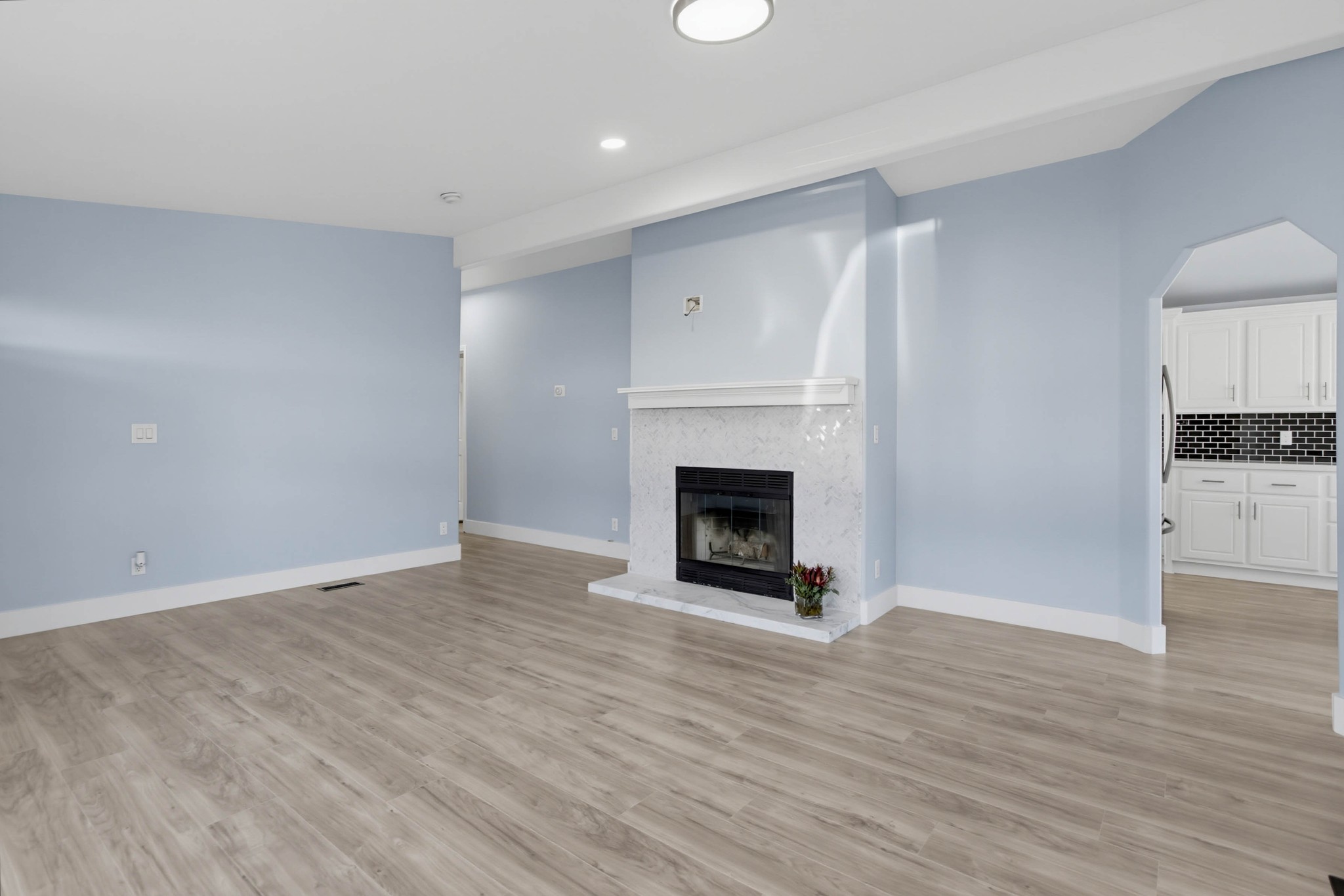 Virtual tour photo 8 of 44 for 1575 W Valley Pkwy