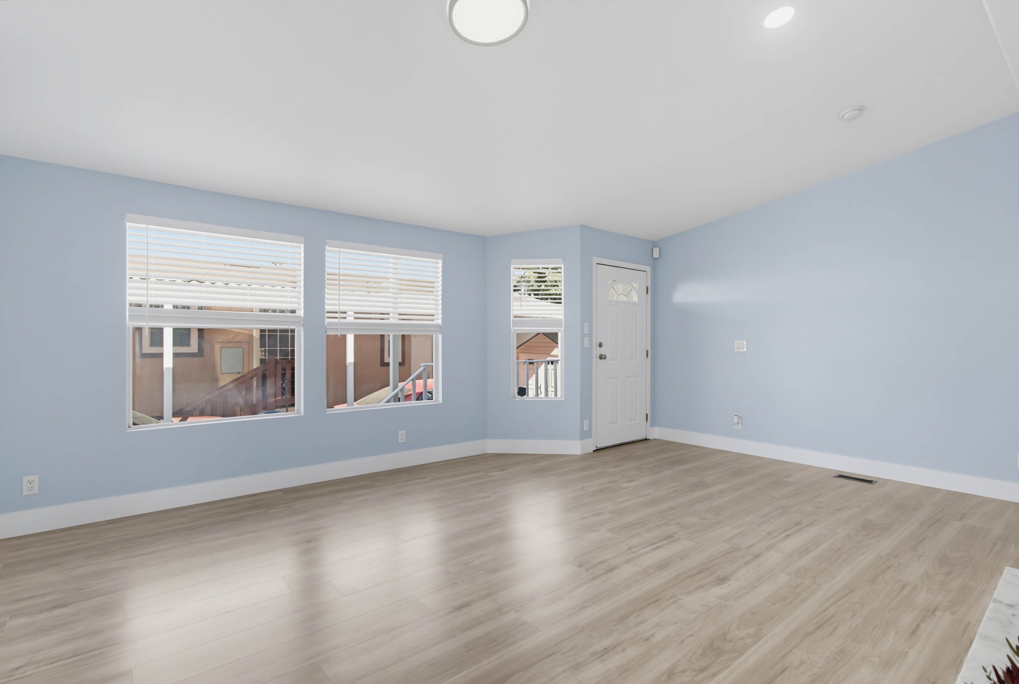 Virtual tour photo 9 of 44 for 1575 W Valley Pkwy