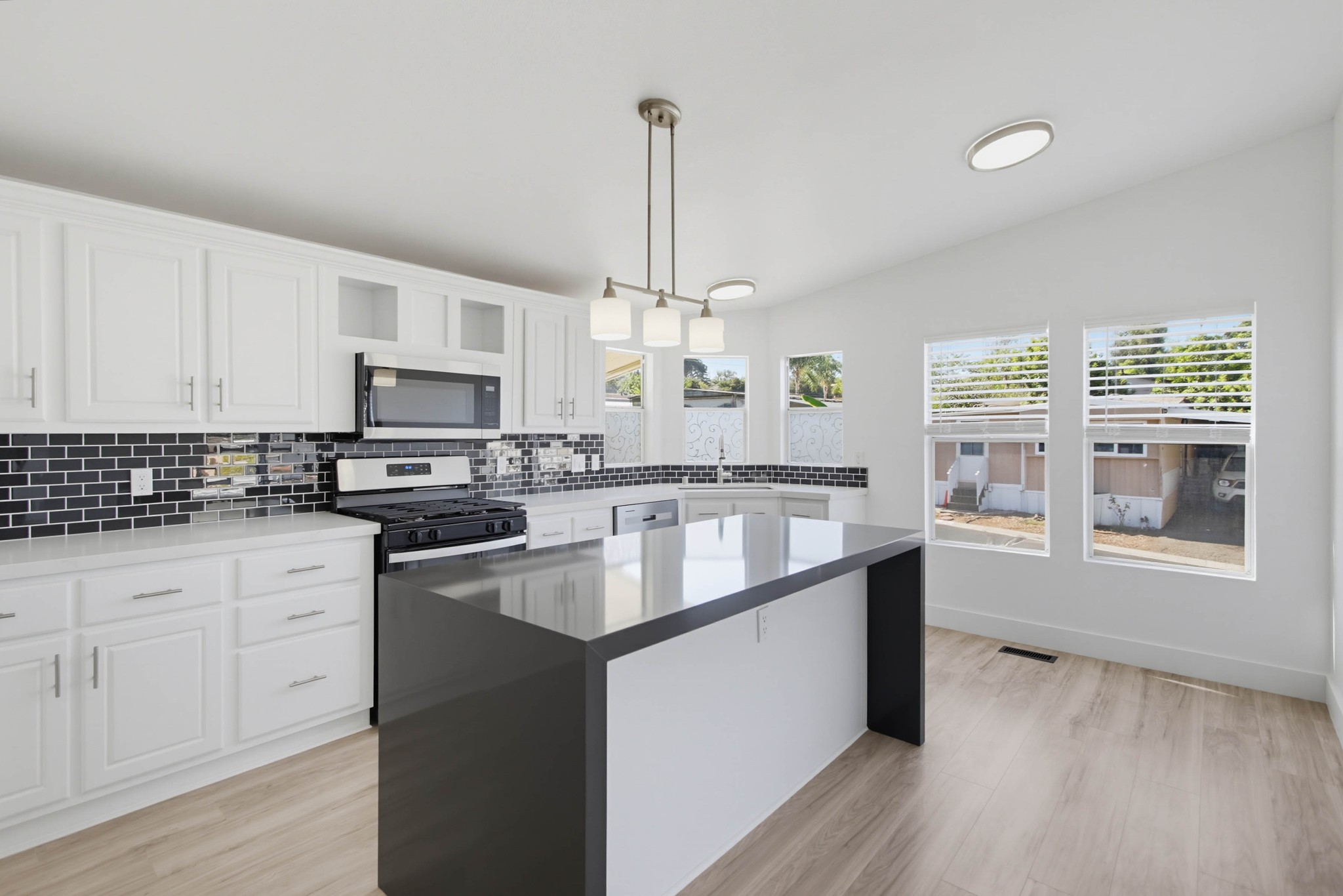 Virtual tour photo 12 of 44 for 1575 W Valley Pkwy