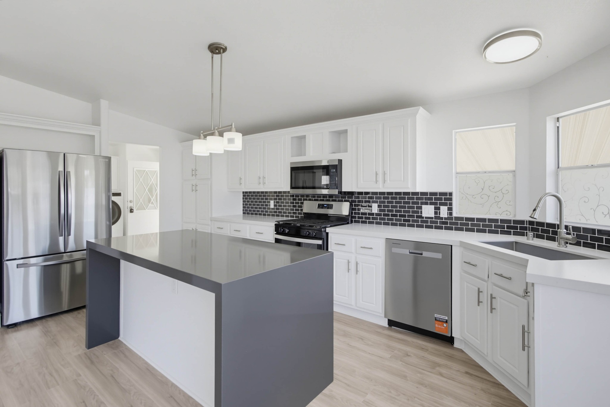 Virtual tour photo 13 of 44 for 1575 W Valley Pkwy