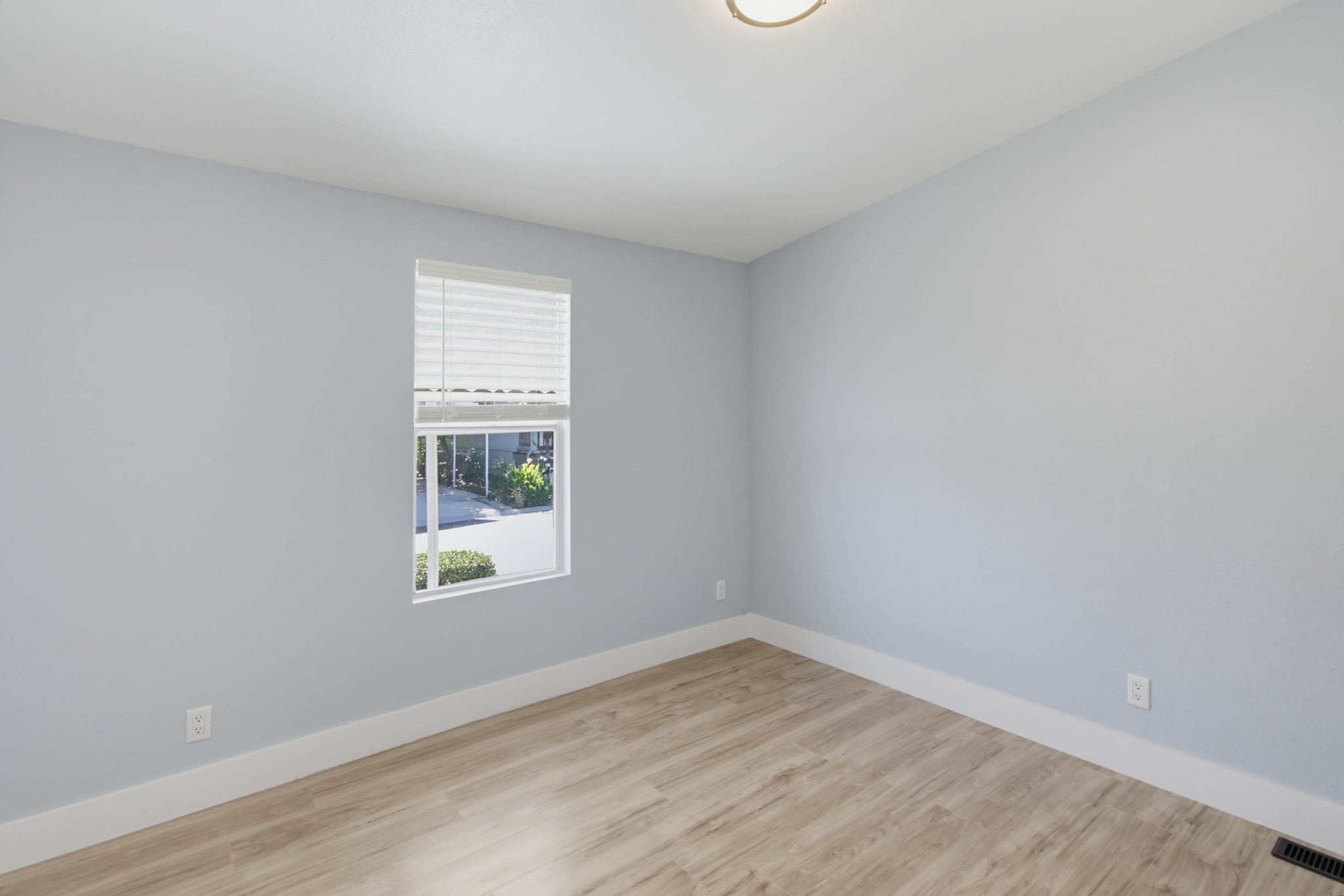 Virtual tour photo 18 of 44 for 1575 W Valley Pkwy