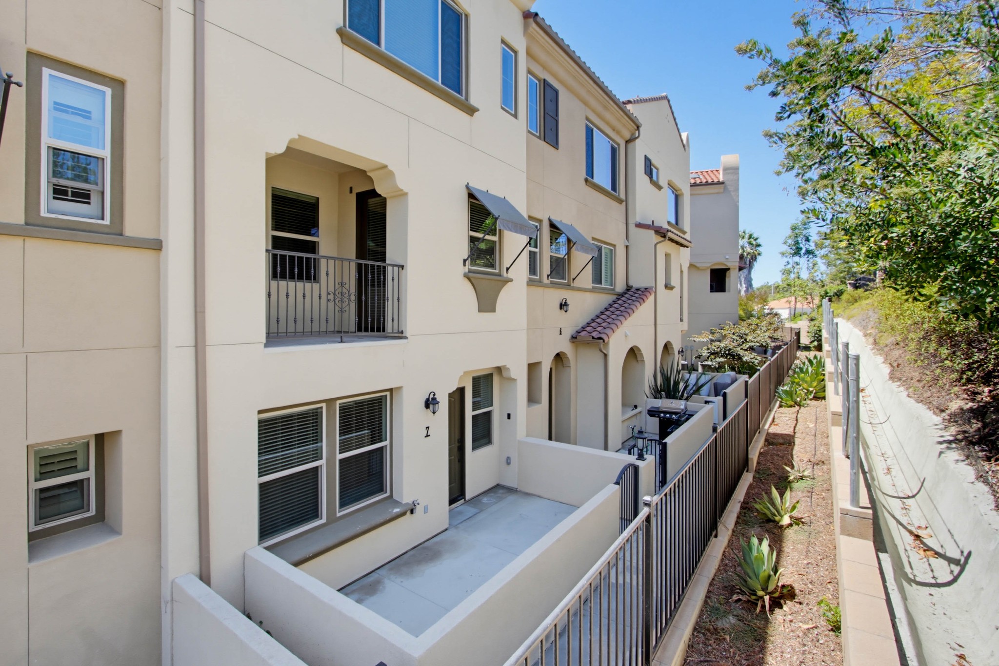 Virtual tour photo 4 of 57 for 1577 Castillo Way #7