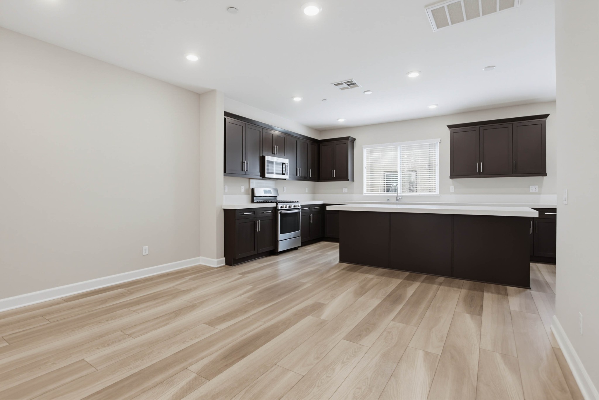 Virtual tour photo 12 of 57 for 1577 Castillo Way #7