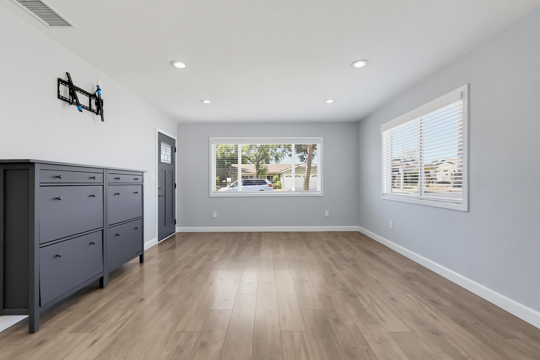 Virtual tour photo 11 of 67 for 15811 Rosalita Dr