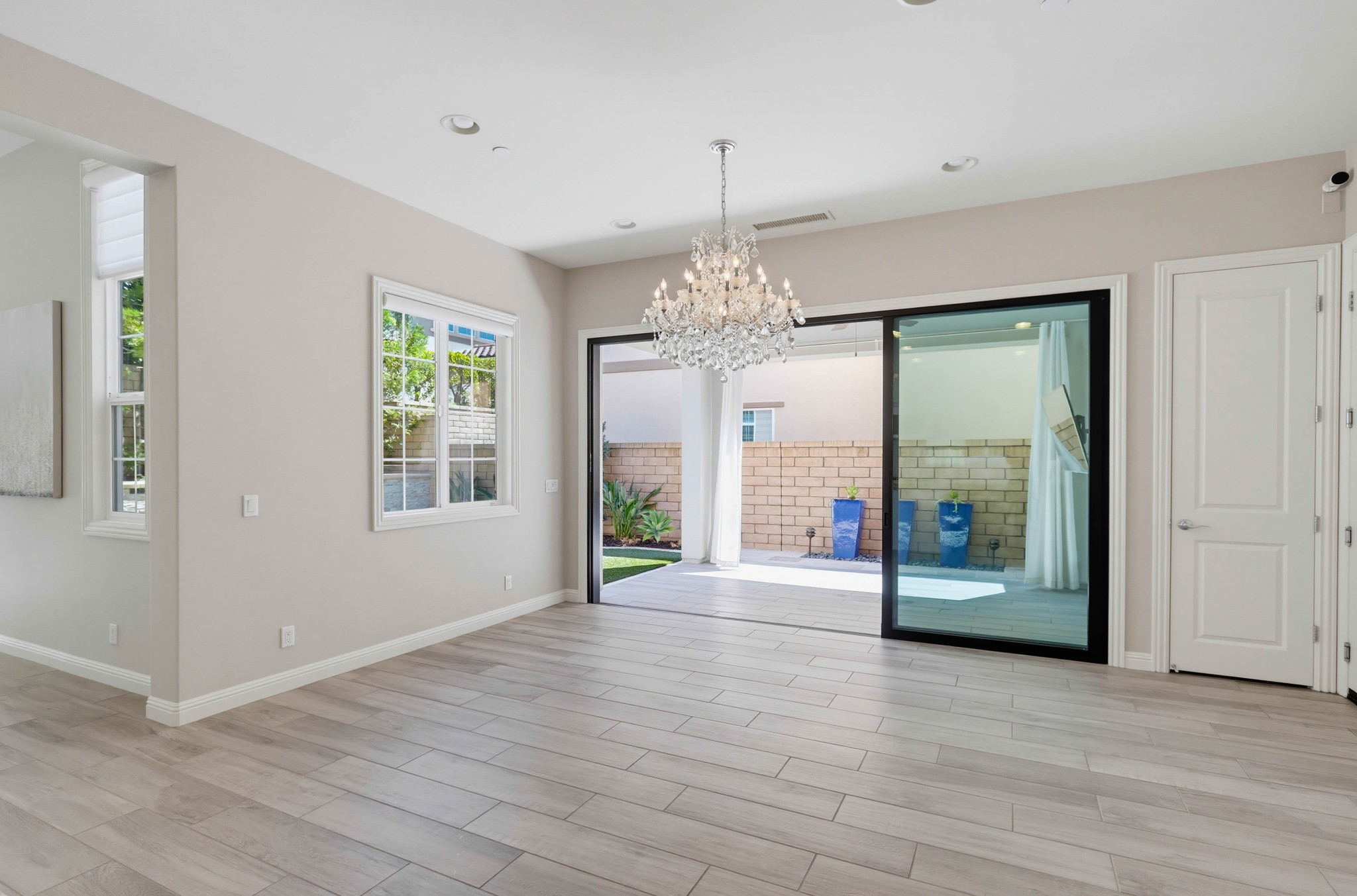 Virtual tour photo 8 of 105 for 16 Lark