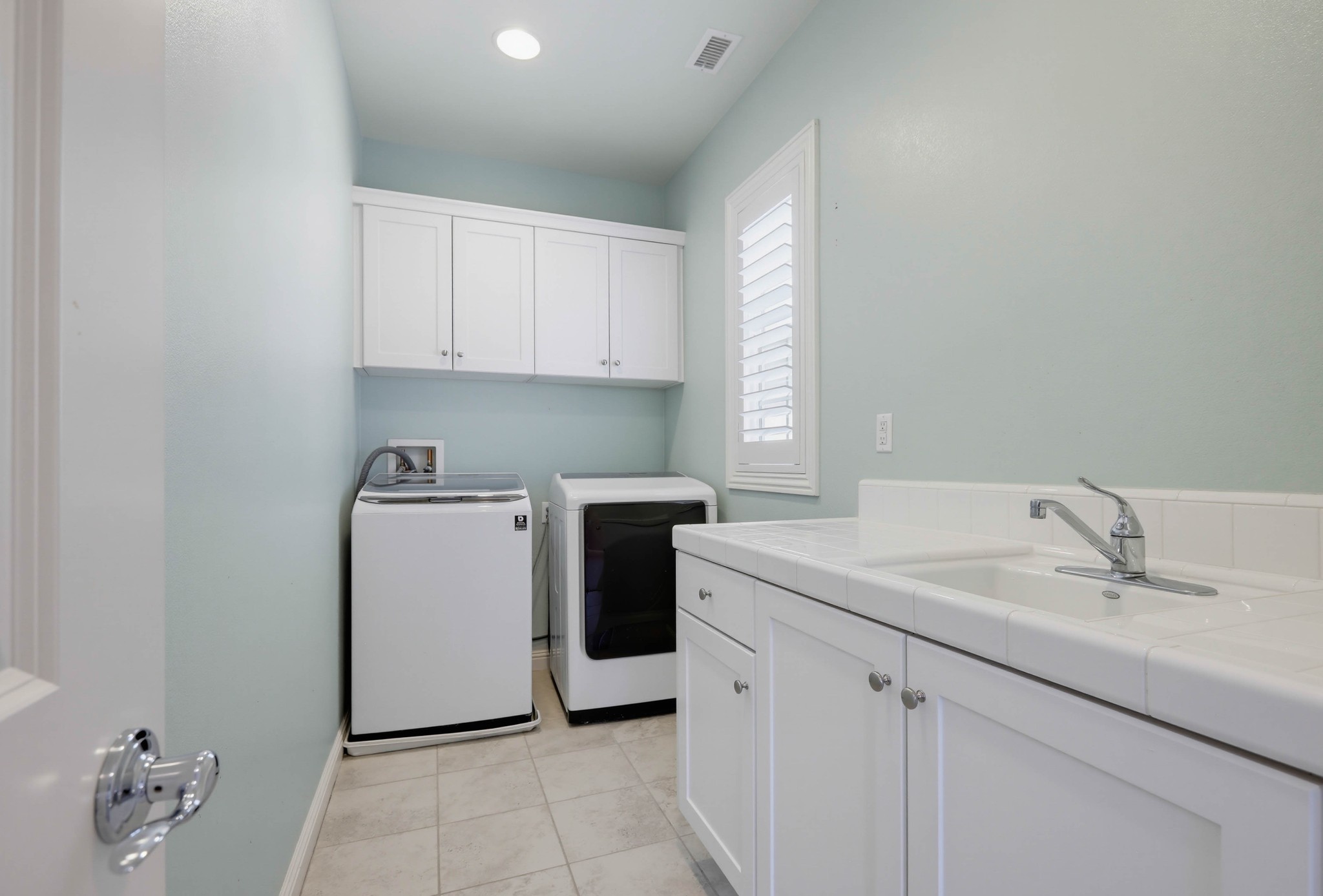 Virtual tour photo 44 of 105 for 16 Lark