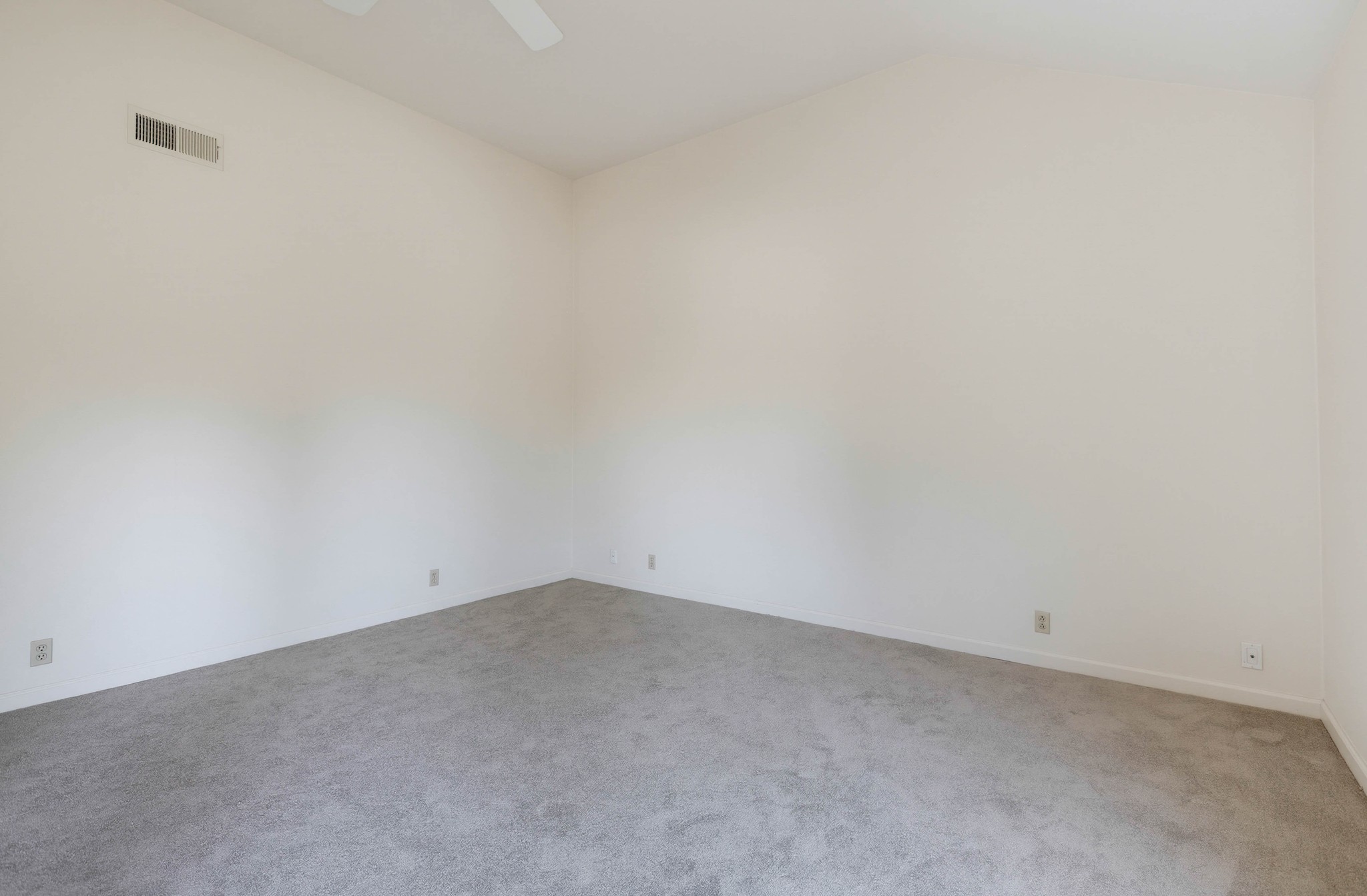 Virtual tour photo 37 of 61 for 16 Lehigh Aisle