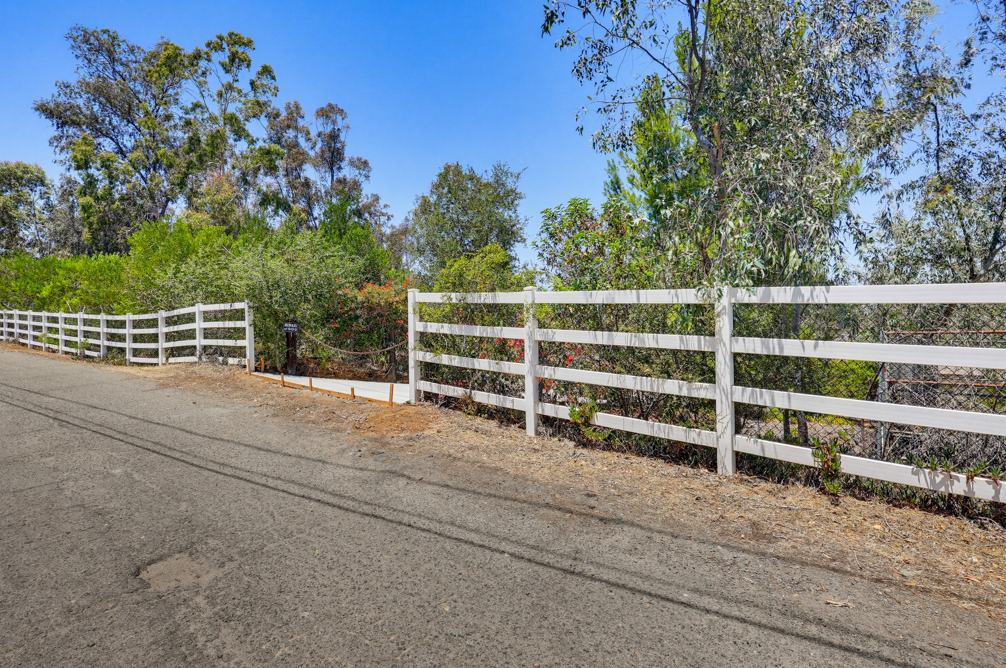 Virtual tour photo 1 of 90 for 160 Scottford Dr