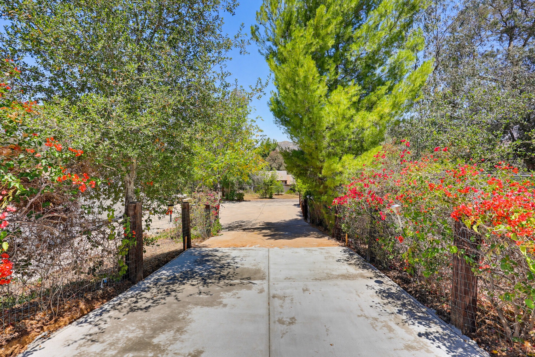 Virtual tour photo 5 of 90 for 160 Scottford Dr