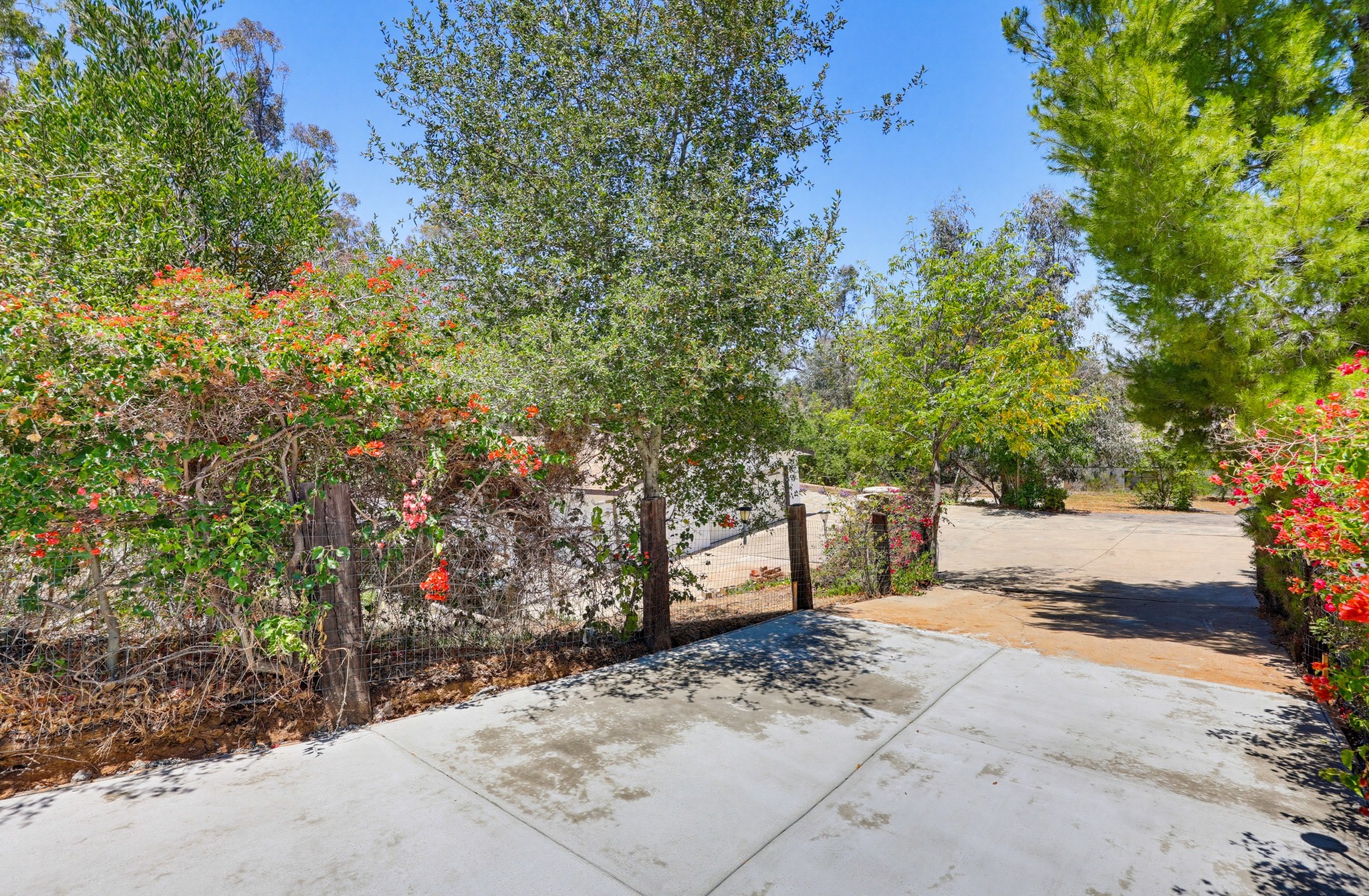 Virtual tour photo 6 of 90 for 160 Scottford Dr