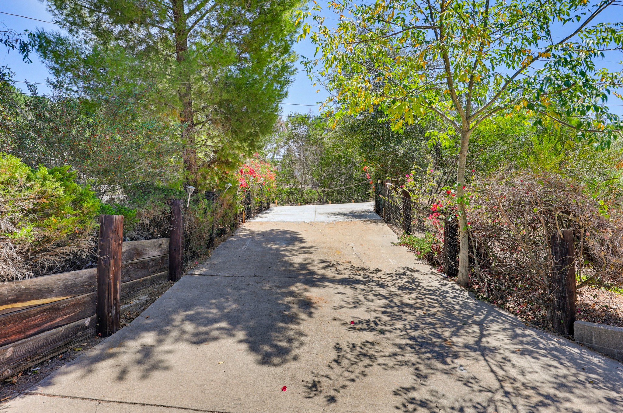 Virtual tour photo 7 of 90 for 160 Scottford Dr