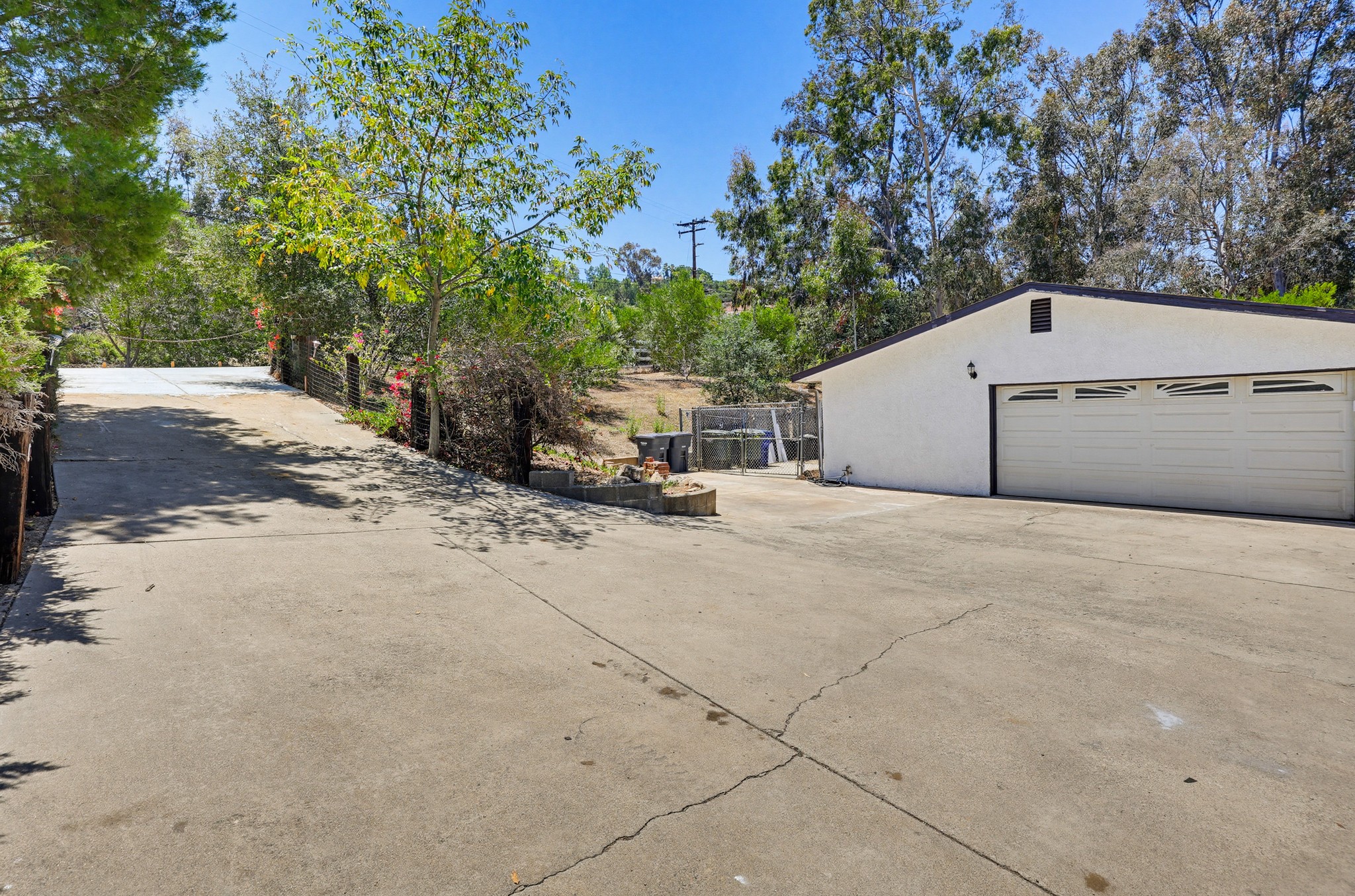Virtual tour photo 8 of 90 for 160 Scottford Dr