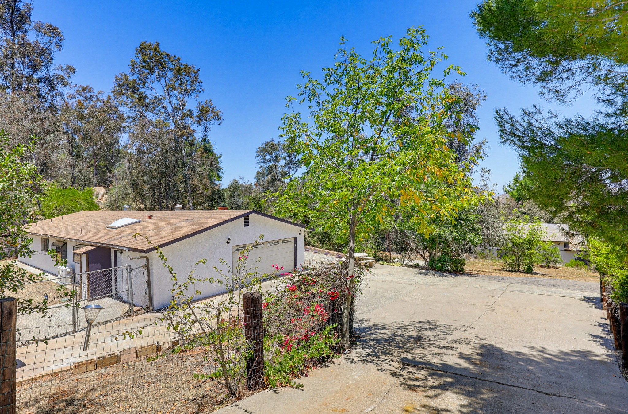 Virtual tour photo 10 of 90 for 160 Scottford Dr