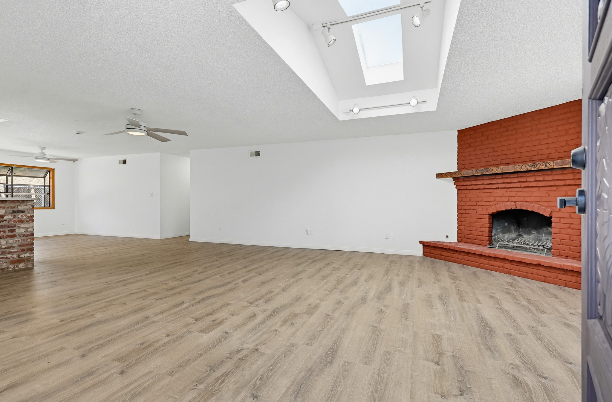 Virtual tour photo 16 of 90 for 160 Scottford Dr