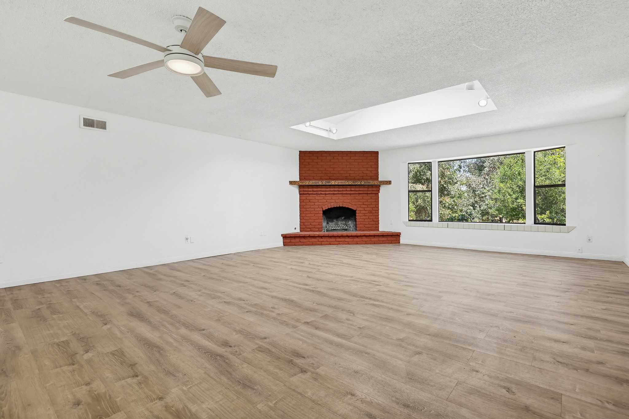 Virtual tour photo 20 of 90 for 160 Scottford Dr