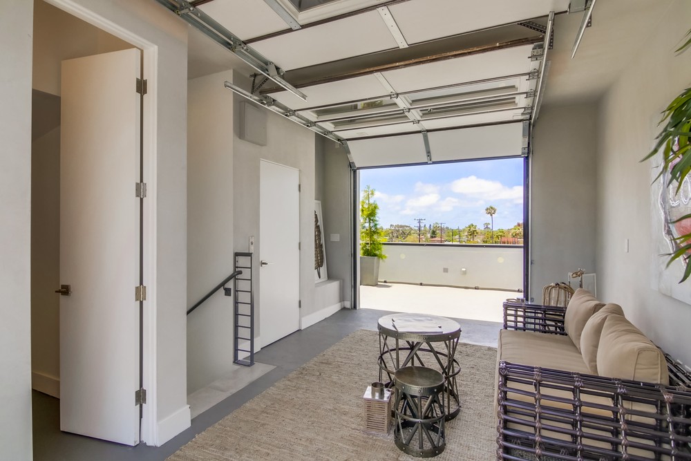 Virtual tour photo 18 of 24 for 160 W Robinson Ave
