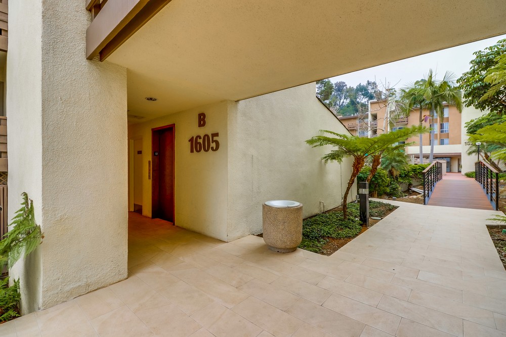 Virtual tour photo 5 of 30 for 1605 Hotel Cir S